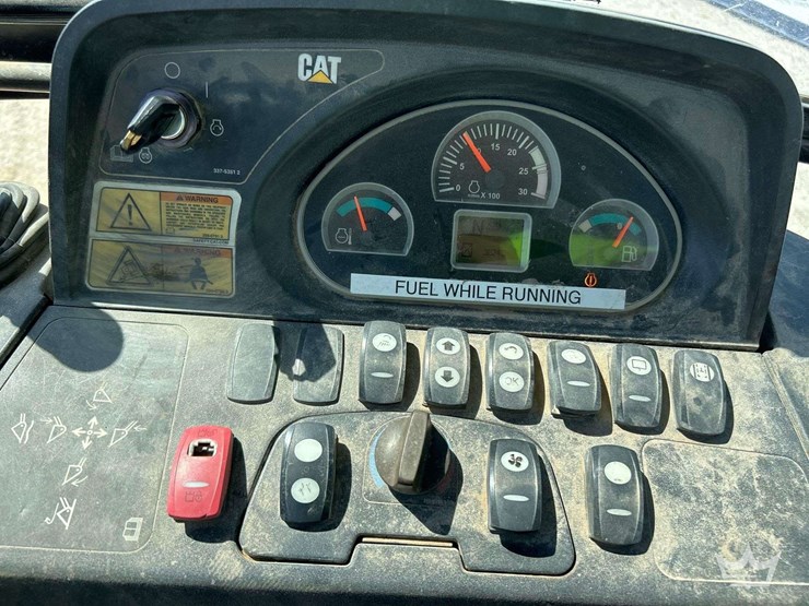 2014-caterpillar-430f-image-15