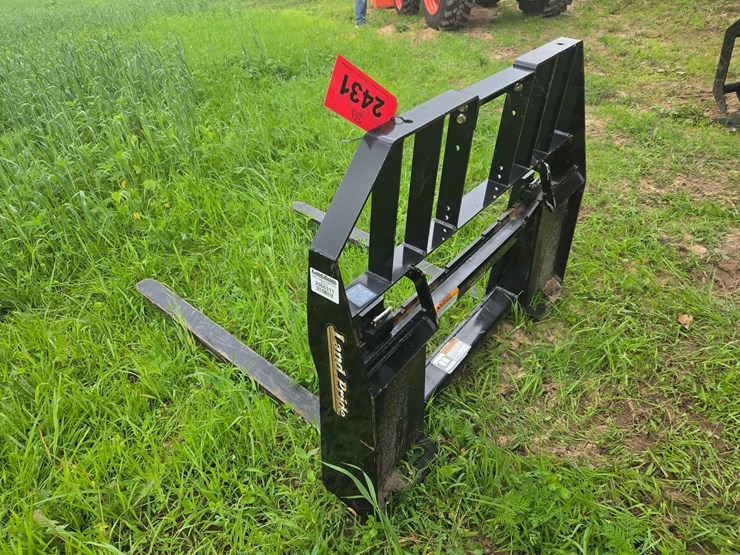 #2431-•-approx.-42"-land-pride-pallet-forks-image-2