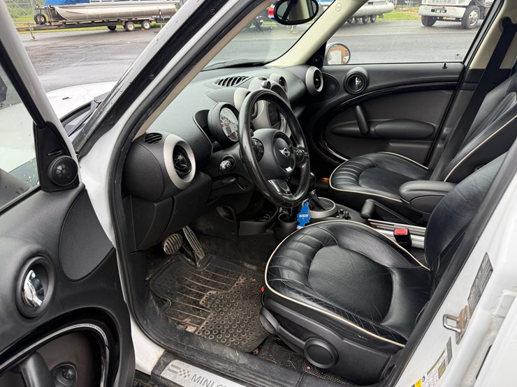 #1439-•-2011-mini-cooper-s-4-door-hatchback-image-24