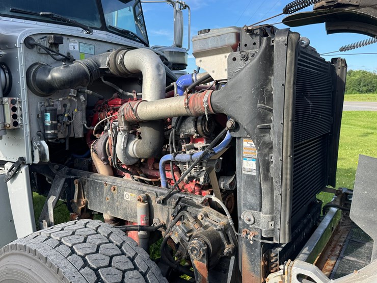 2015-peterbilt-389-image-78