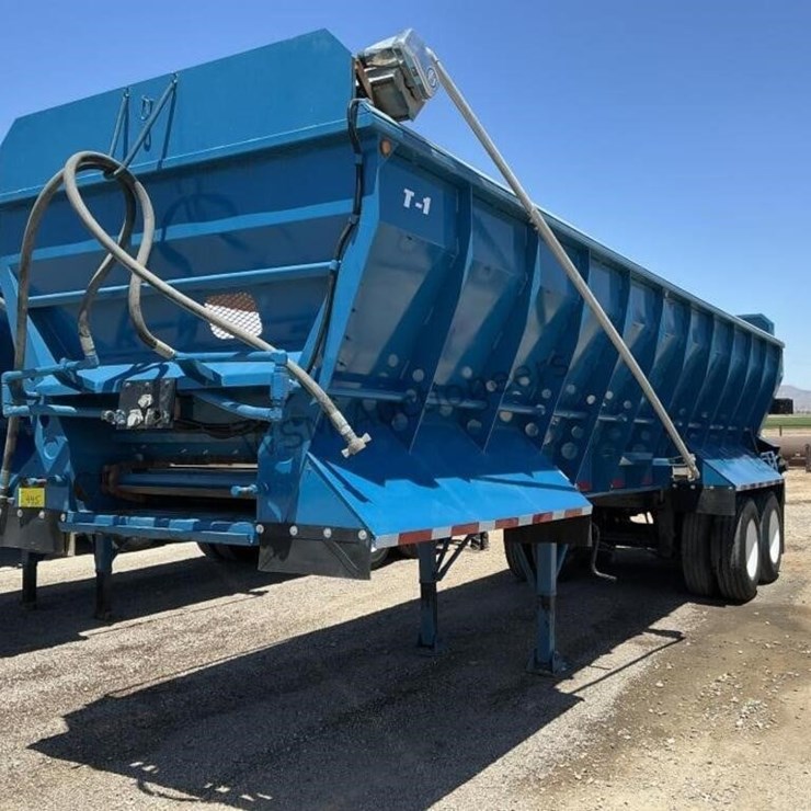 2009 Versa V-Bottom Spreader Trailer