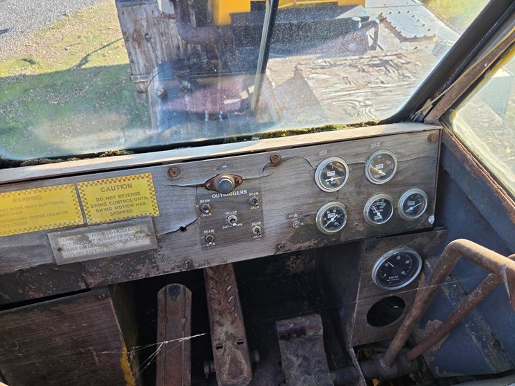 #2446-•-clark-720-crane-truck-image-62