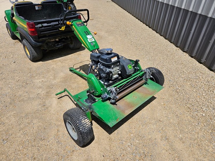 john-deere-220-image-3