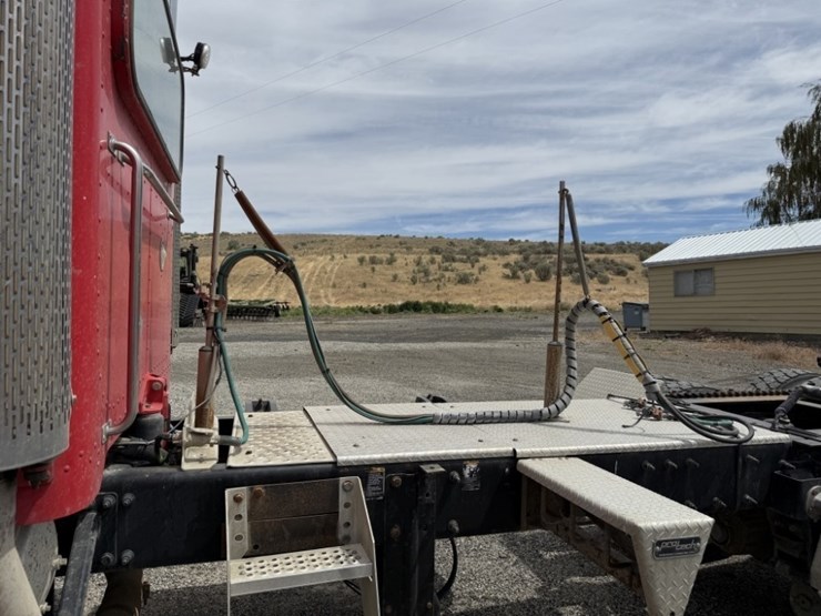 2009-peterbilt-389-image-22
