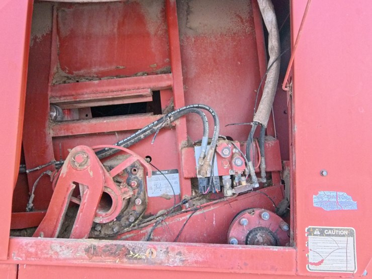 hesston-4900-image-55