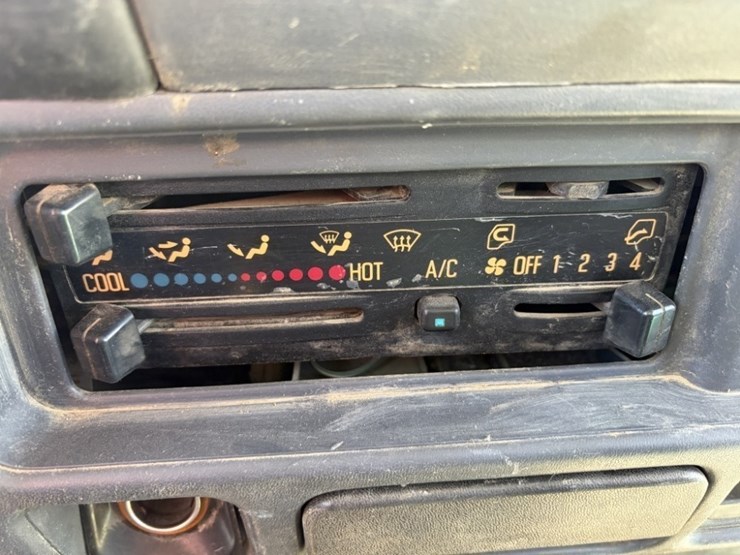 2006-isuzu-npr-image-24