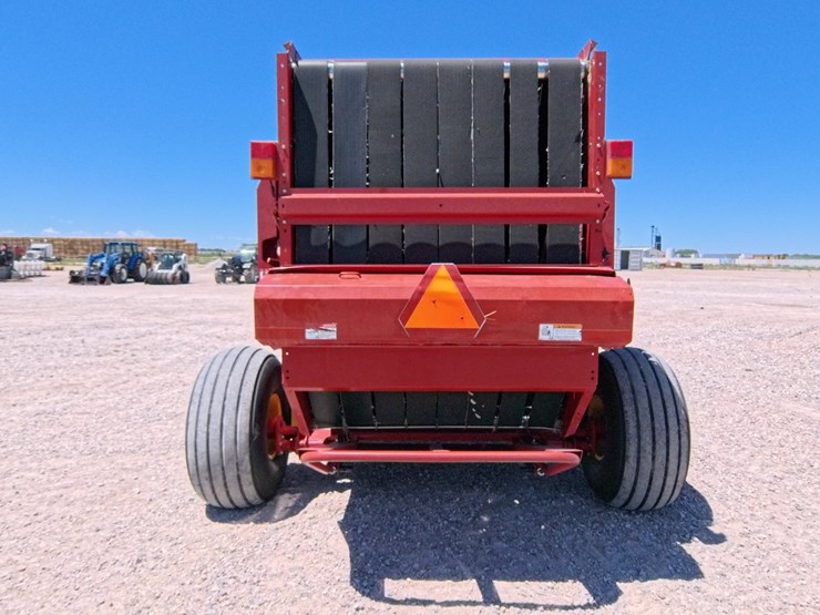 2011-new-holland-br7090-image-3