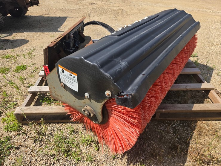 #2436-•-bobcat-approx.-72"-skid-steer-sweeper-attachment-image-4