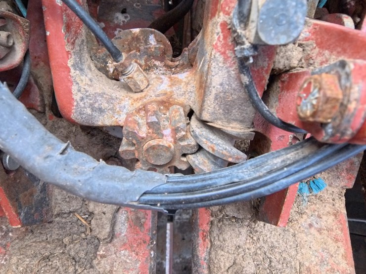hesston-4900-image-42