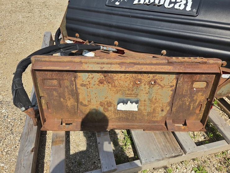 #2436-•-bobcat-approx.-72"-skid-steer-sweeper-attachment-image-8
