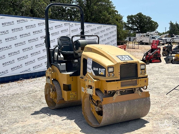 2014-caterpillar-cb24-image-4