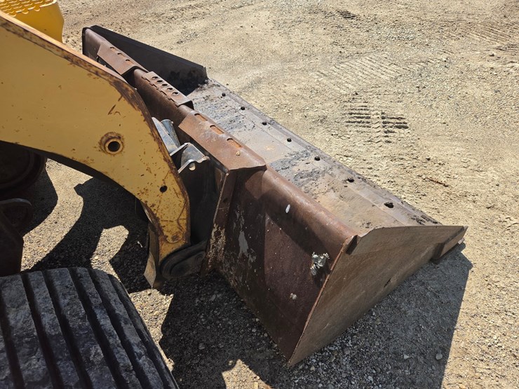 caterpillar-277b-image-12