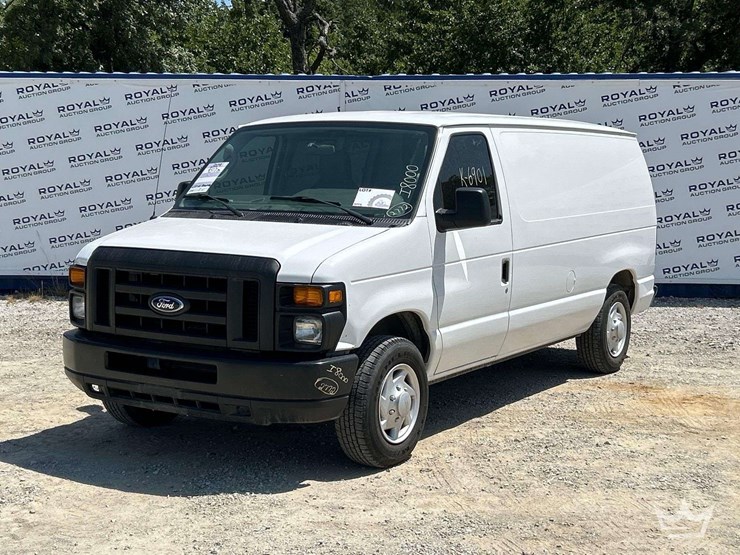 2009-ford-e150-image-1
