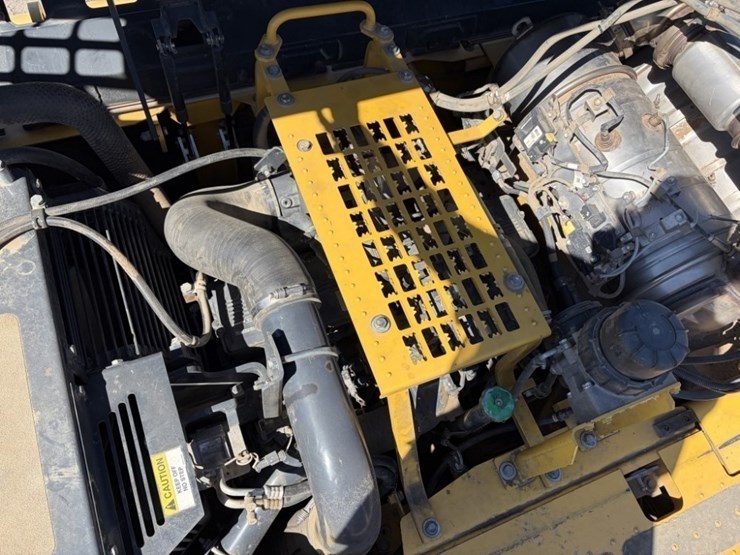 2015-komatsu-pc360-lc-11-image-32