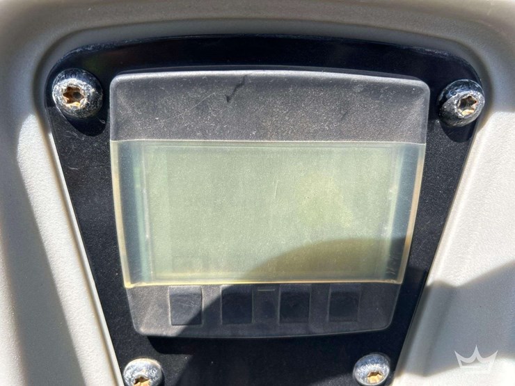 2014-caterpillar-cb24-image-10
