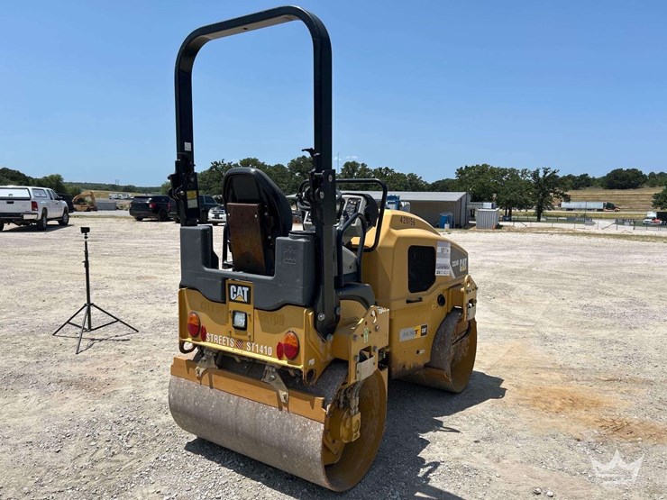 2014-caterpillar-cb24-image-3
