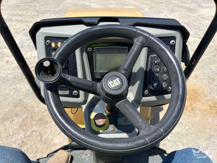 2014-caterpillar-cb24-image-11