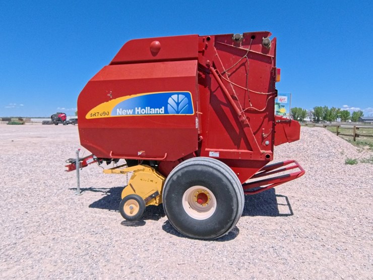 2011-new-holland-br7090-image-1