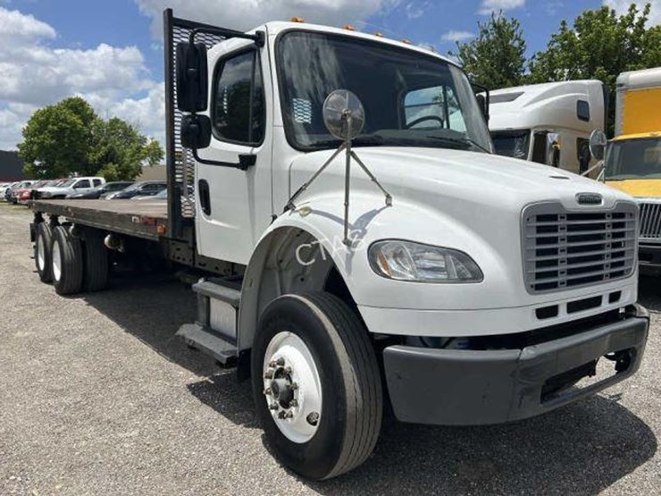 2015-freightliner-m2-106-image-3
