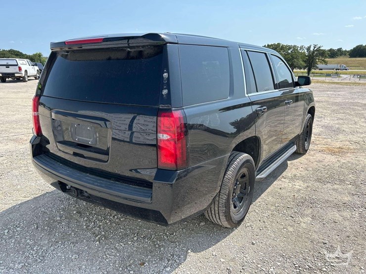 2020-chevrolet-tahoe-image-3