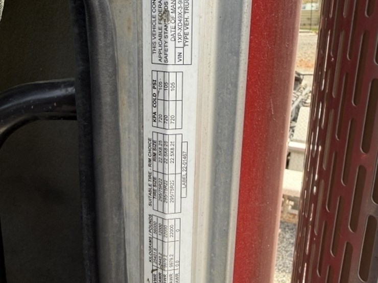 2009-peterbilt-389-image-27