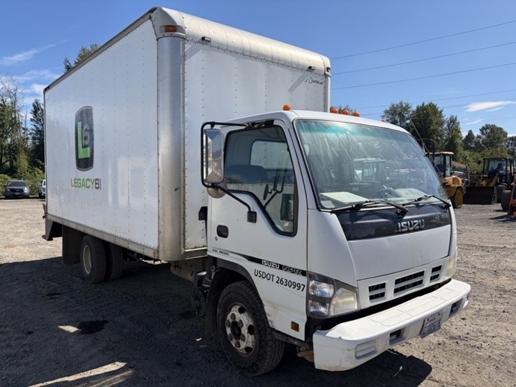 2006-isuzu-npr-image-2