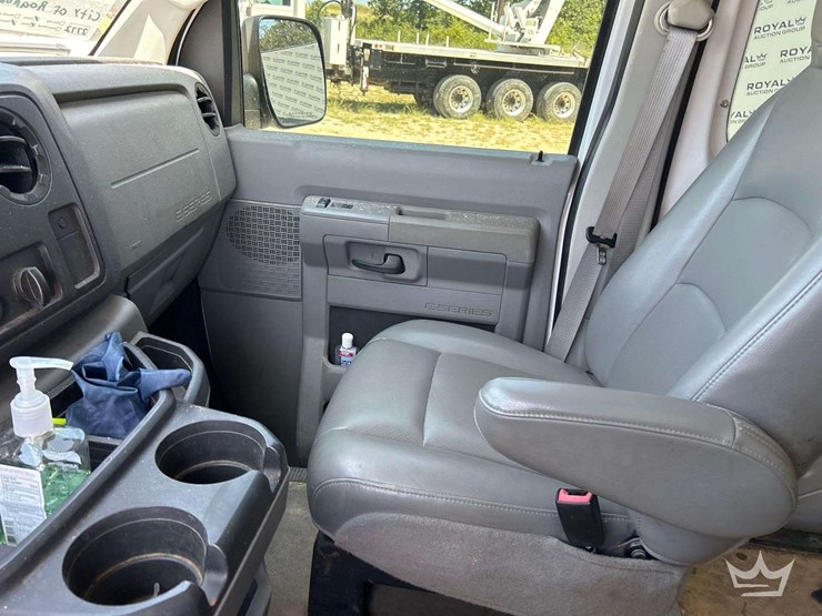 2009-ford-e150-image-18