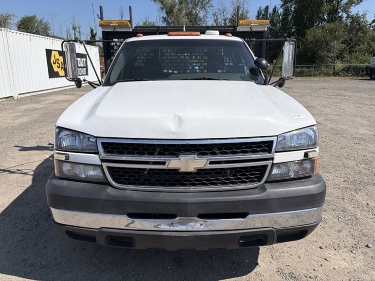 2007-chevrolet-silverado-3500-image-8