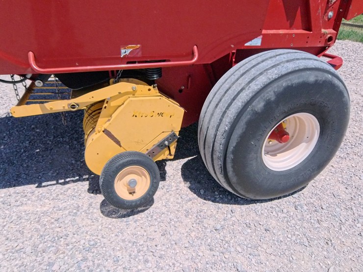2011-new-holland-br7090-image-26