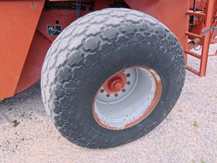 hesston-4900-image-27