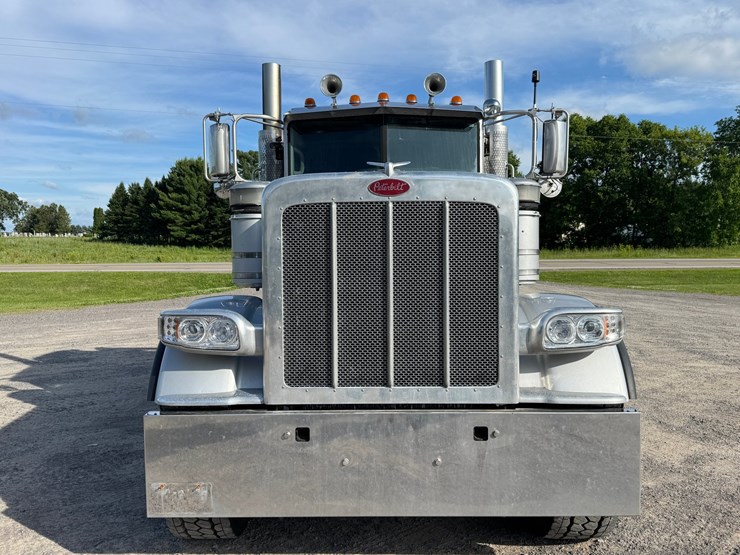 2015-peterbilt-389-image-18
