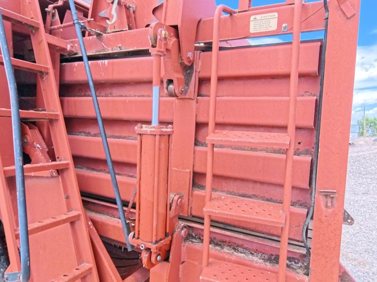 hesston-4900-image-31