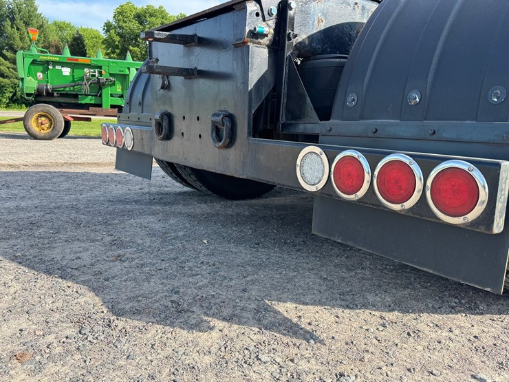 2015-peterbilt-389-image-39