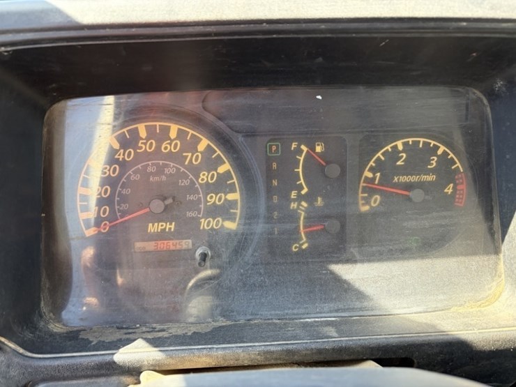 2006-isuzu-npr-image-21