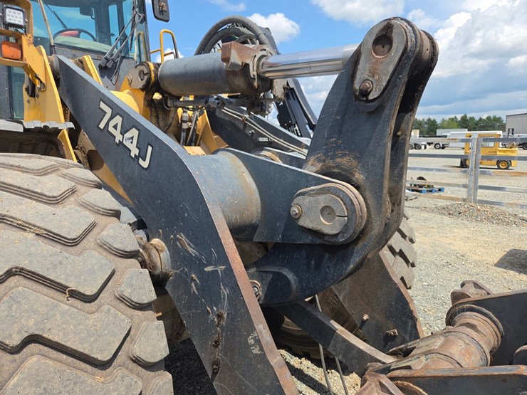 deere-744j-image-18
