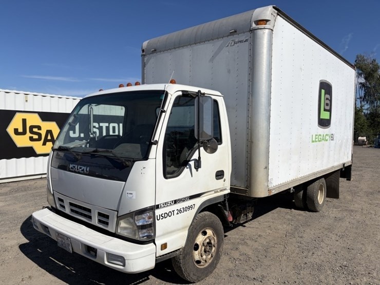 2006-isuzu-npr-image-1