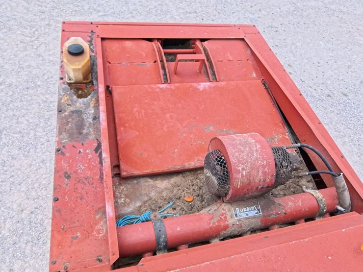 hesston-4900-image-36