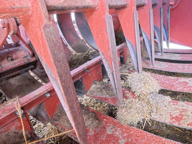 hesston-4900-image-24