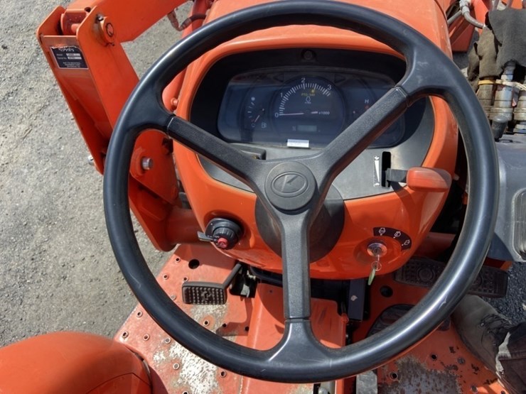 2017-kubota-l3301-image-18