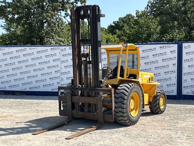 2010-sellick-s-100-10,000lb-rough-terrain-diesel-forklift-image-1