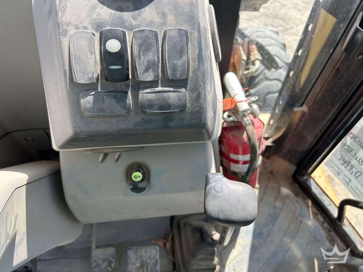2014-caterpillar-430f-image-13