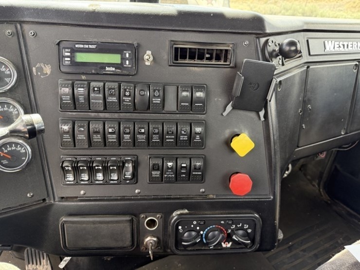 2018-western-star-4900-image-30