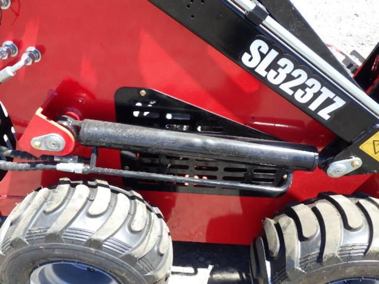 2026-sdlool-323tz-skid-steer-loader-image-7