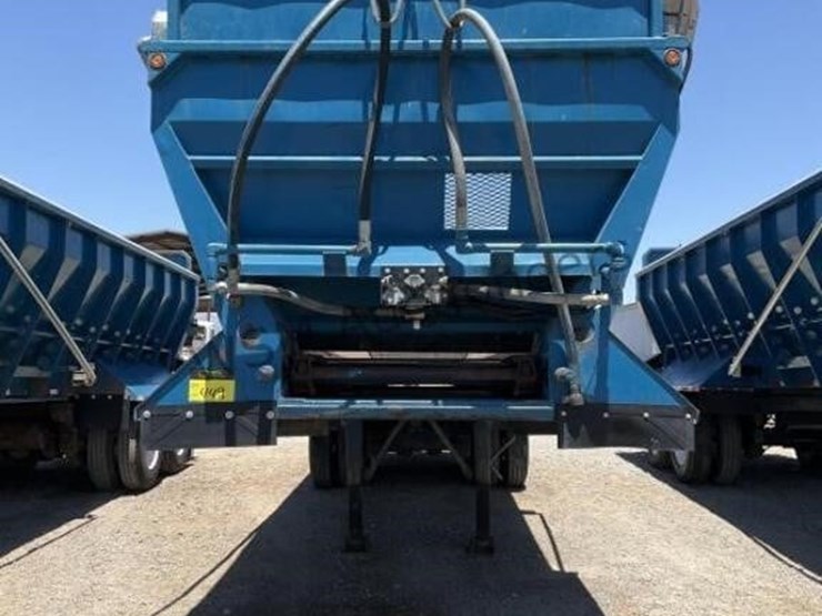 2012-versa-v-bottom-spreader-trailer-image-2