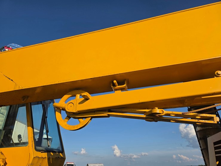 #2446-•-clark-720-crane-truck-image-26