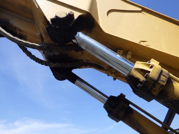 caterpillar-325l-image-16