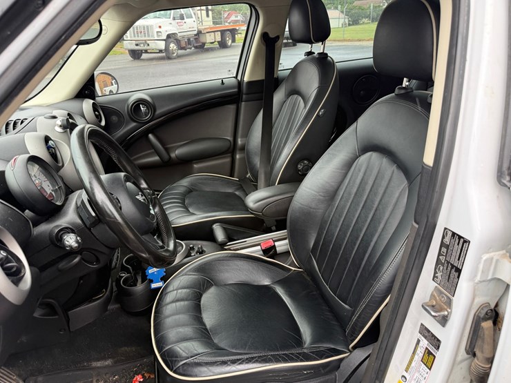 #1439-•-2011-mini-cooper-s-4-door-hatchback-image-25