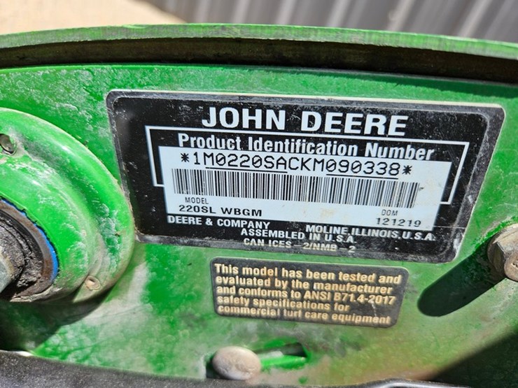 john-deere-220-image-17