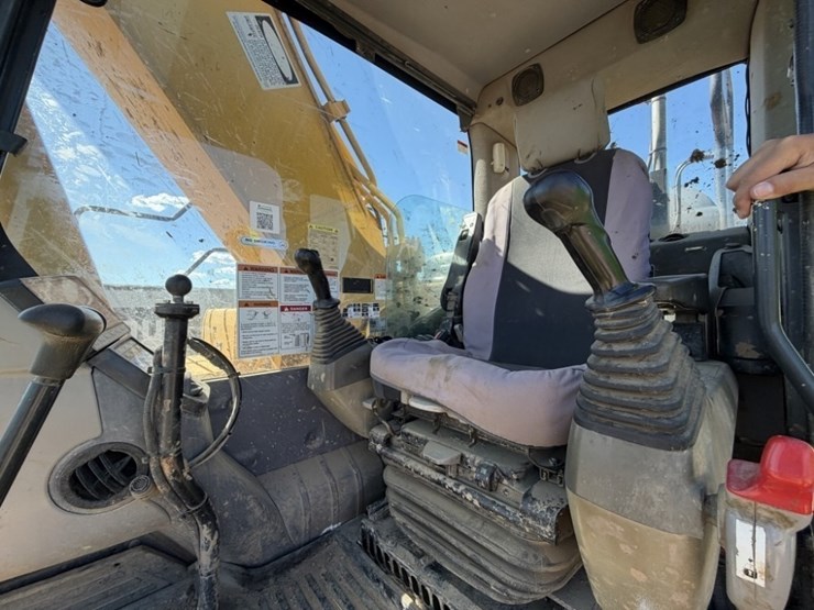 2015-komatsu-pc360-lc-11-image-39
