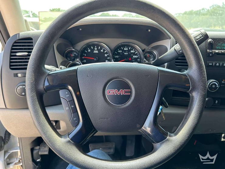 2013-gmc-2500-image-12
